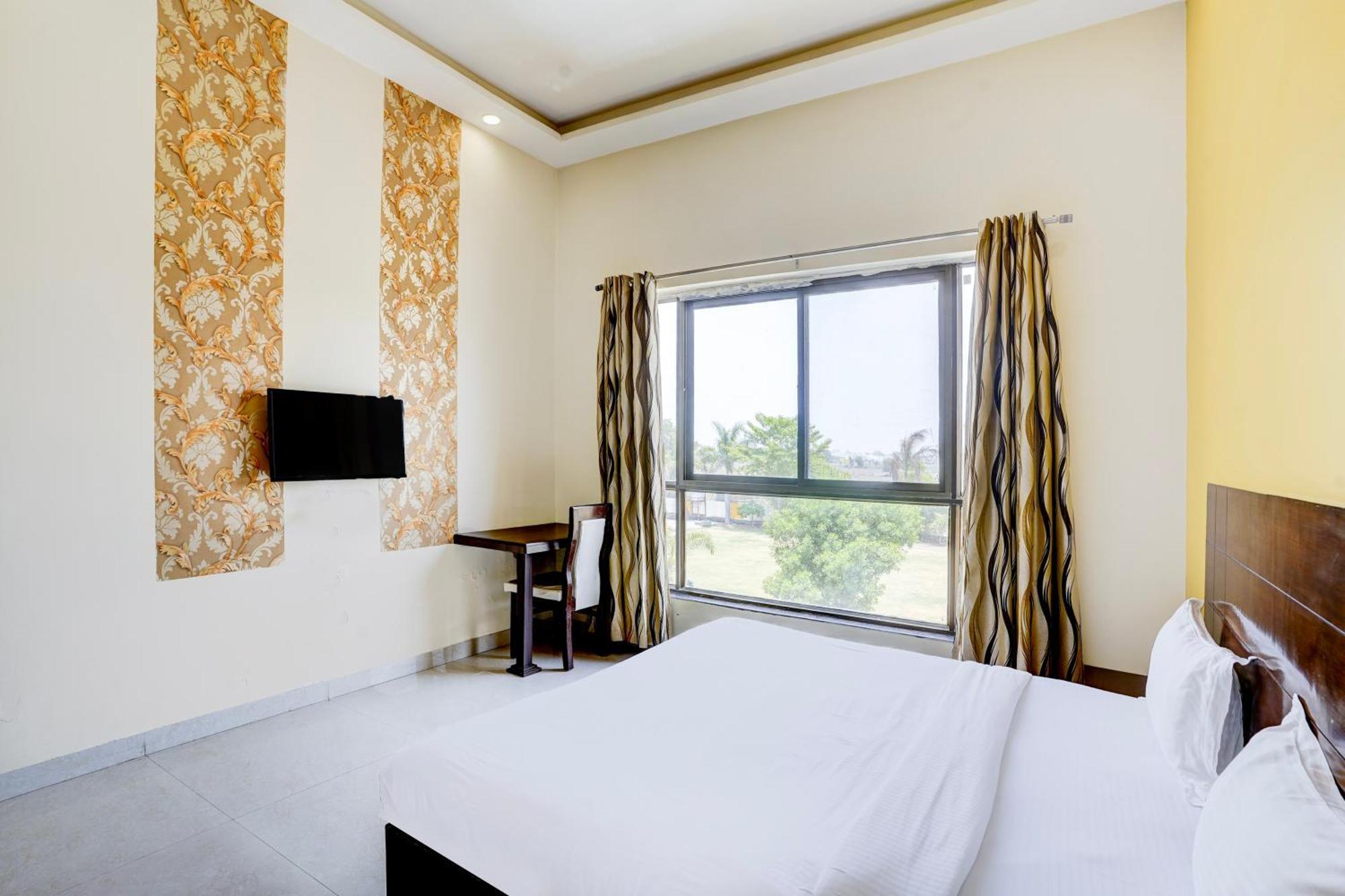 Hotel Amrit Manthan Chittorgarh Екстериор снимка